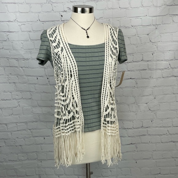 Cupio Sweaters - Cupio NWT Women's Boho Sleeveless Open Front Crochet Vest Fringed Hem S/M